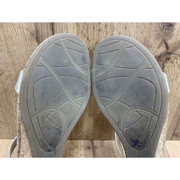 Impo Gwyneth Memory Foam Gold Cork Wedge Slip On Sandals Size 9 M Silver 4405676 - Picture 11 of 14